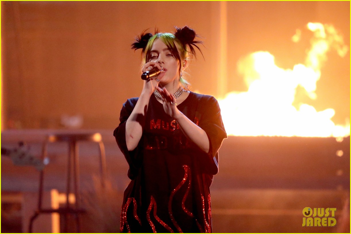 Billie Eilish Performs 'All The Good Girls Go To Hell' at American Music Awards 2019 (Video)