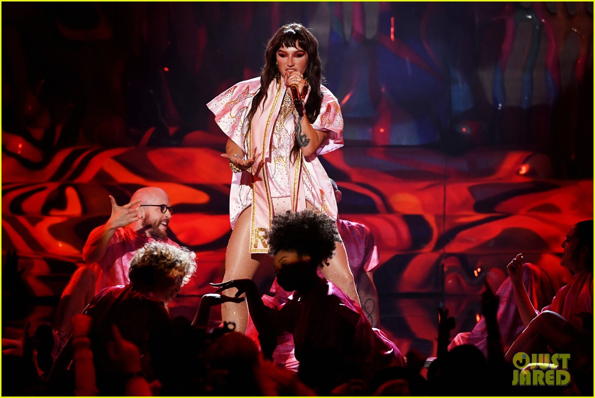 Kesha Performs 'Tik Tok' & 'Raising Hell' With Big Freedia at AMAs 2019 (Video)