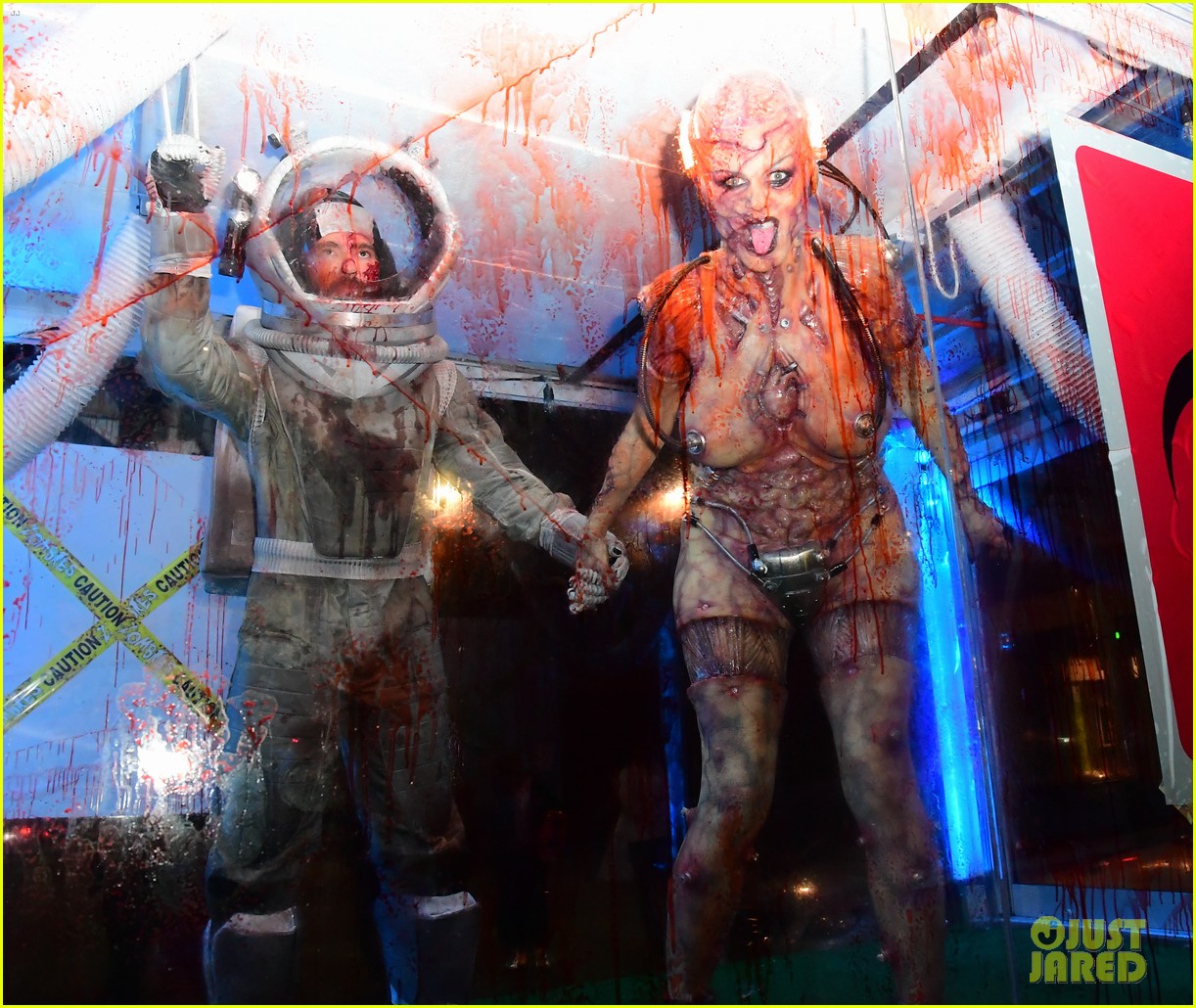 Heidi Klum's 2019 Halloween Costume - An Alien Who Attacked Tom Kaulitz's Astronaut!