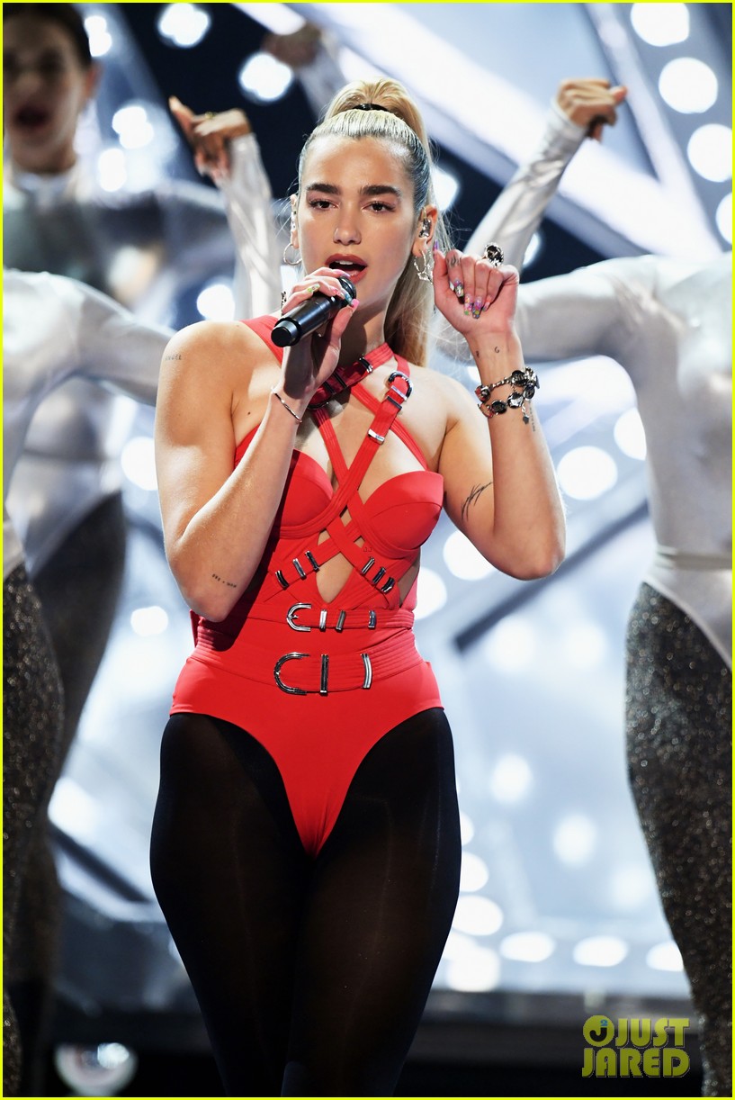 Dua Lipa Performs 'Don't Start Now' with Lots of Balloons at American Music Awards 2019 (Video)