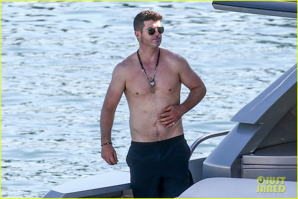 Robin Thicke Goes Shirtless for a Boat Day in Miami