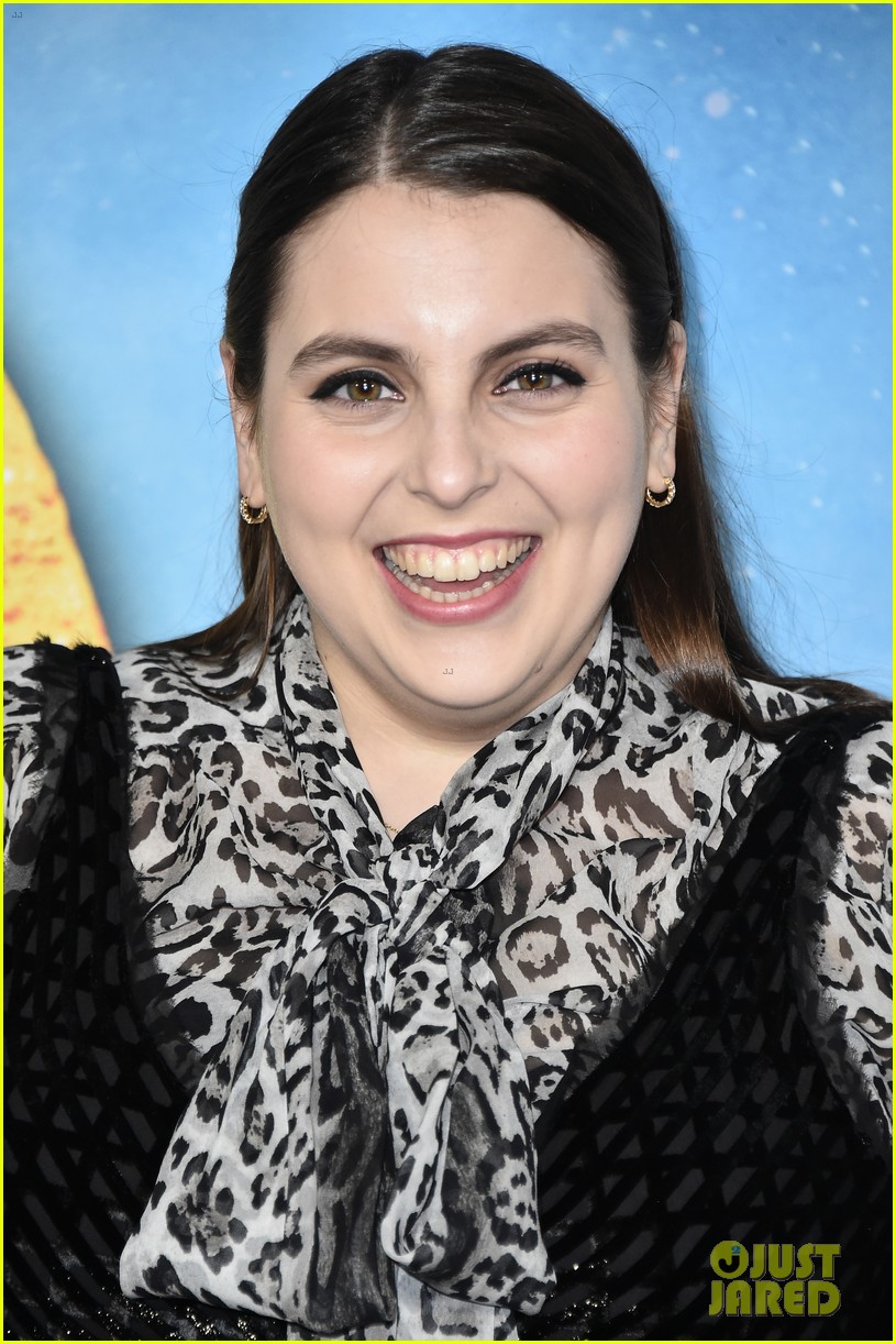 Beanie Feldstein & Girlfriend Bonnie Chance Roberts Make Red Carpet Debut at 'Cats' Premiere!
