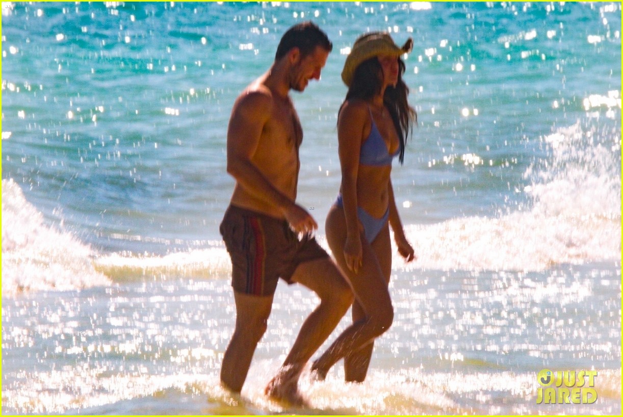 Eiza Gonzalez & Boyfriend Luke Bracey Bare Hot Bodies at the Beach in Mexico!