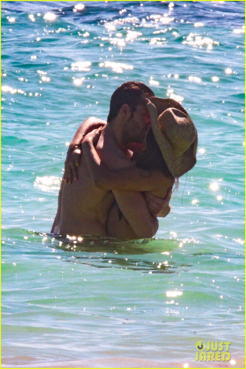 Eiza Gonzalez & Boyfriend Luke Bracey Bare Hot Bodies at the Beach in Mexico!