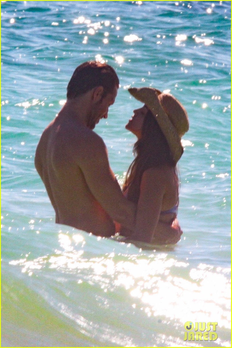 Eiza Gonzalez & Boyfriend Luke Bracey Bare Hot Bodies at the Beach in Mexico!