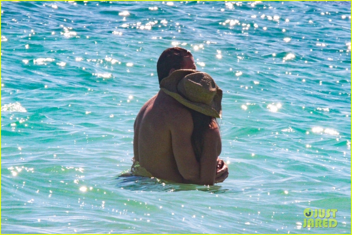 Eiza Gonzalez & Boyfriend Luke Bracey Bare Hot Bodies at the Beach in Mexico!