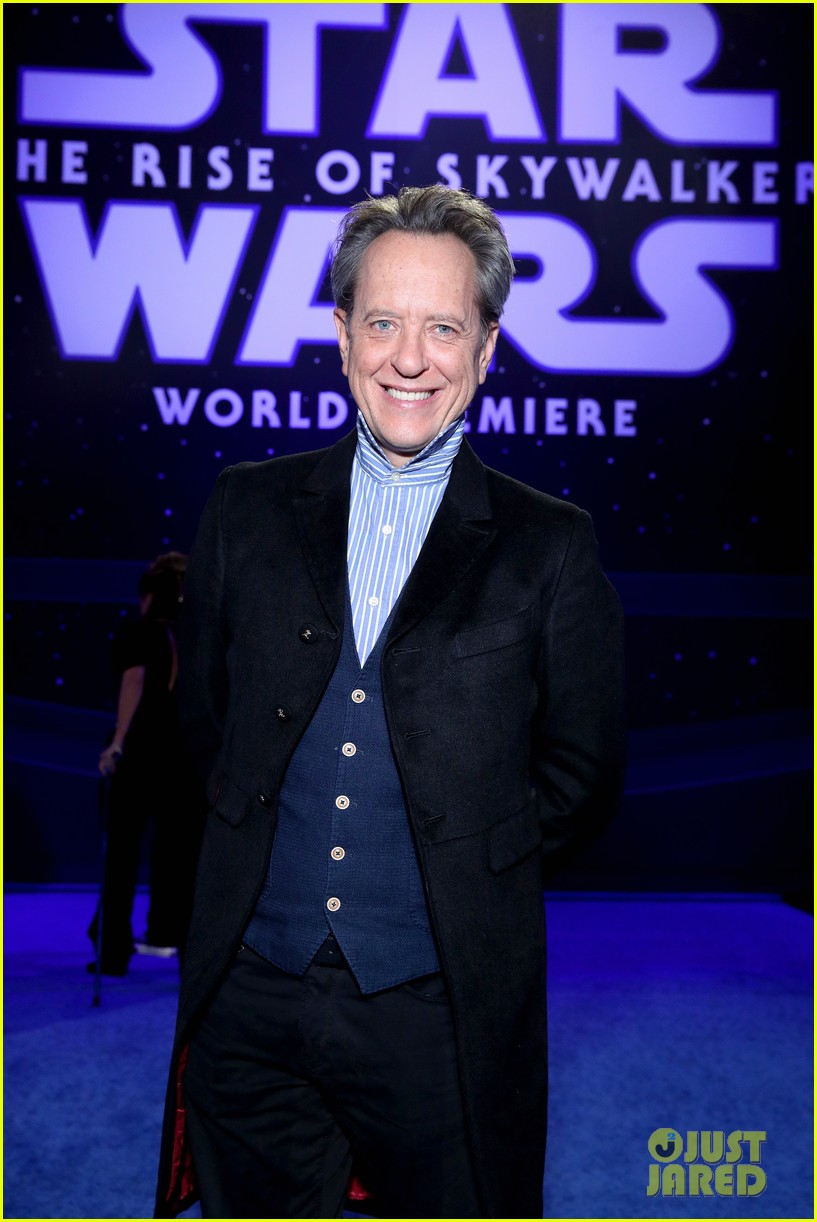 Harrison Ford Joins Mark Hamill & 'Star Wars' Cast at 'Rise of Skywalker' Premiere!