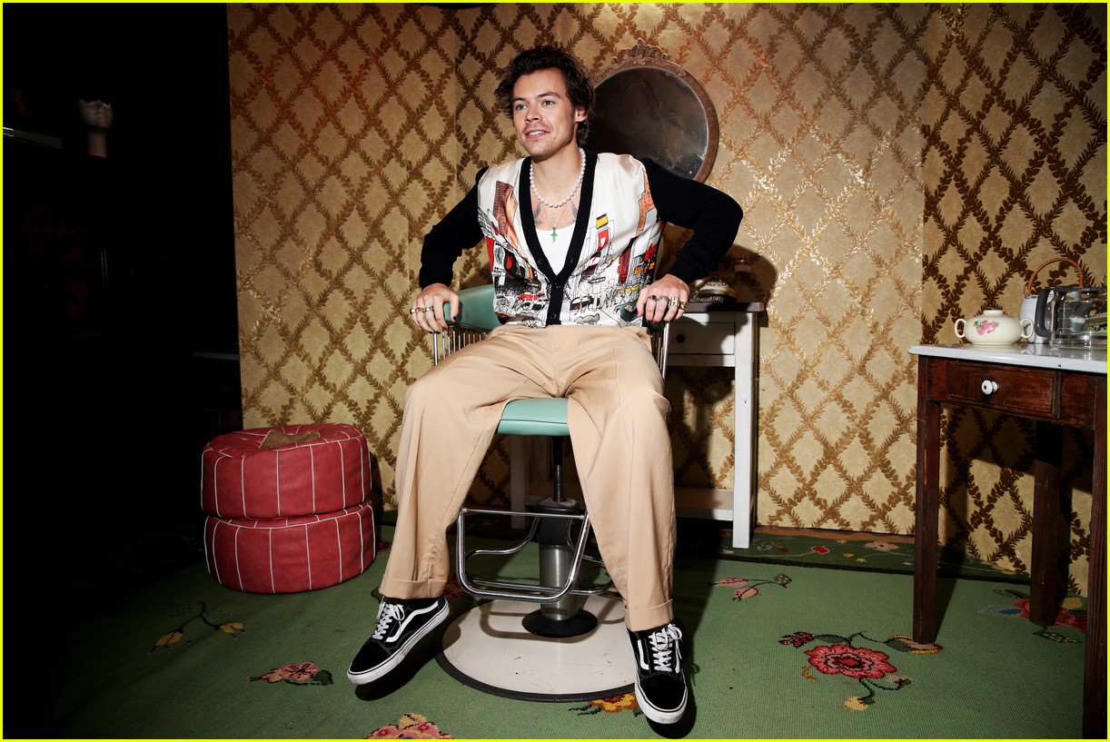 Harry Styles Joins Fans for Private Spotify 'Fine Line' Listening Party in LA