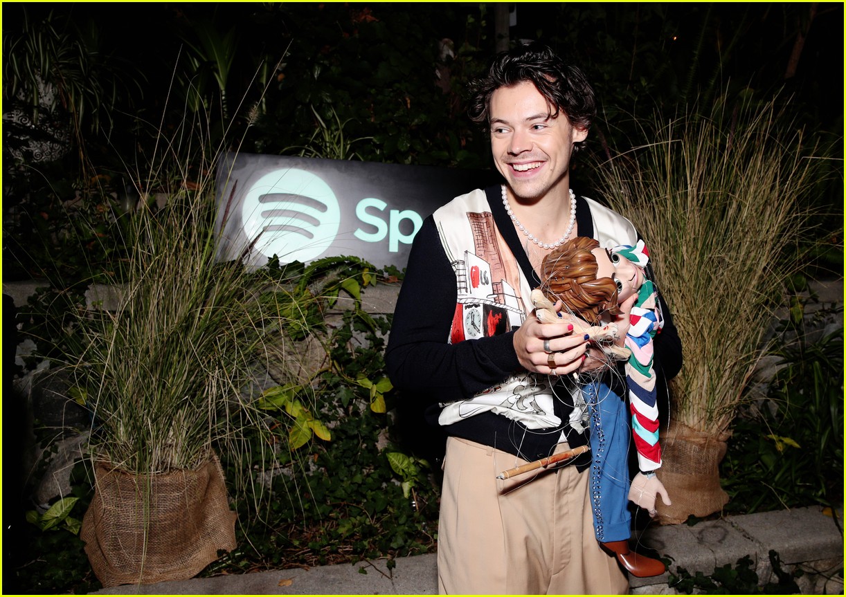 Harry Styles Joins Fans for Private Spotify 'Fine Line' Listening Party in LA