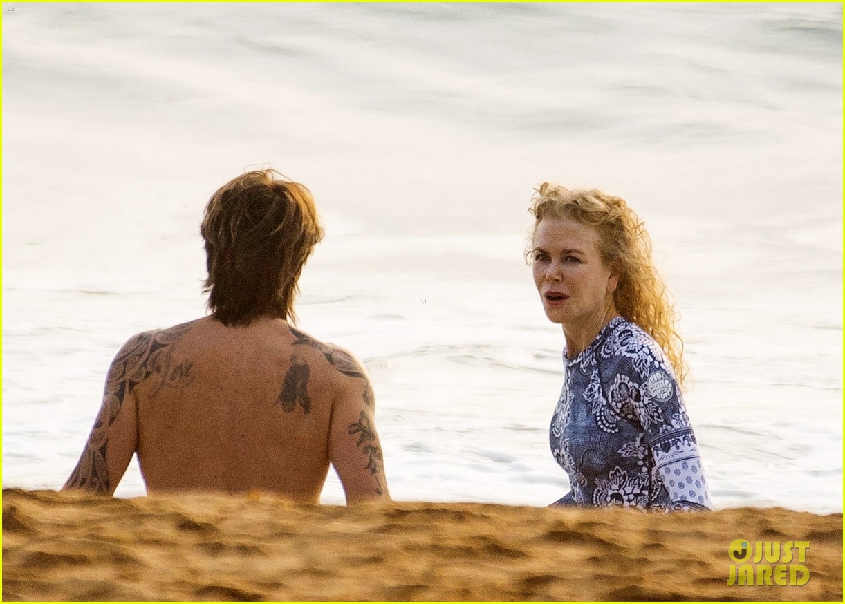 Shirtless Keith Urban Puts Tattoos on Display at Beach with Nicole Kidman!