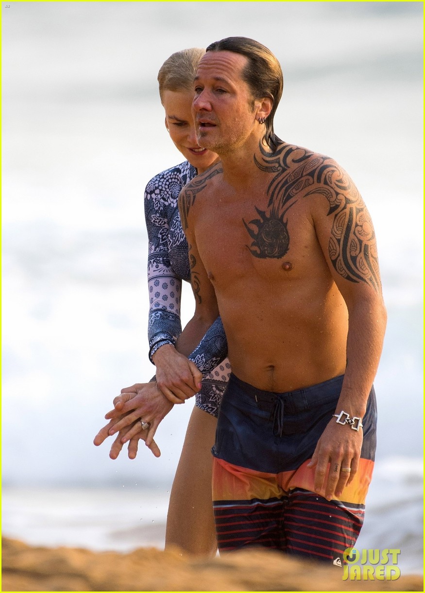 Shirtless Keith Urban Puts Tattoos on Display at Beach with Nicole Kidman!