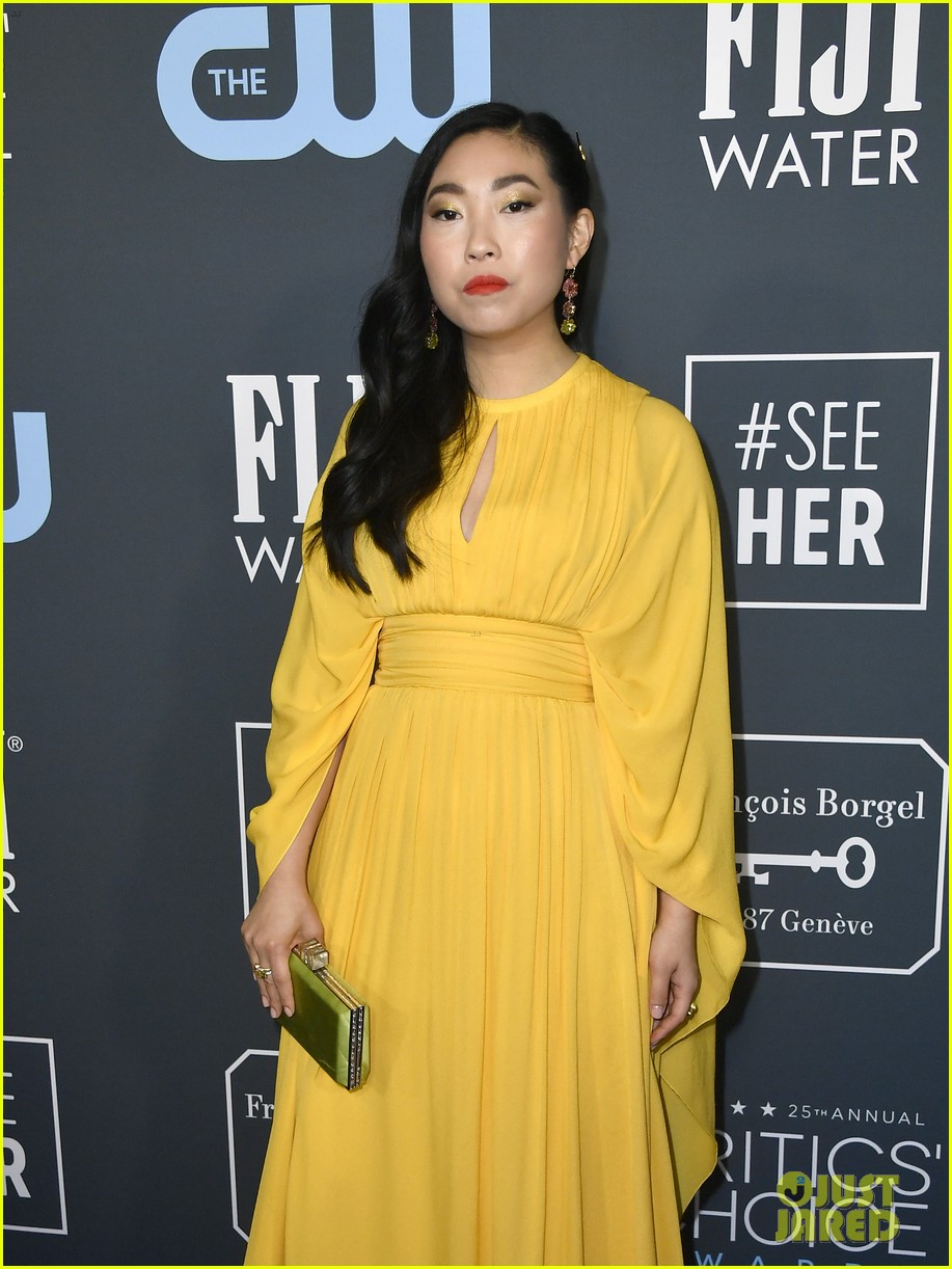 Awkwafina Joins Her 'The Farewell' Co-Stars at Critics' Choice Awards 2020