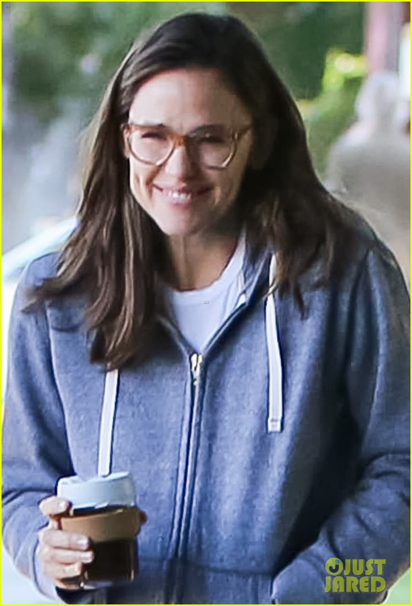 Jennifer Garner Makes a Coffee Run After Tyler Cameron's Tinder Comments