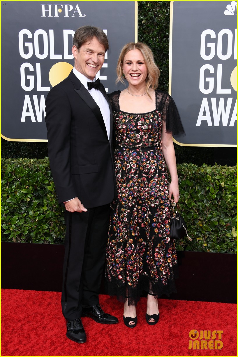 Anna Paquin Goes for Floral Look at Golden Globes 2020 With Stephen Moyer