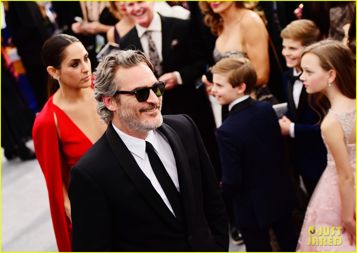 Joaquin Phoenix Wins for 'Joker,' Pays Tribute to Heath Ledger at SAG Awards 2020 (Video)