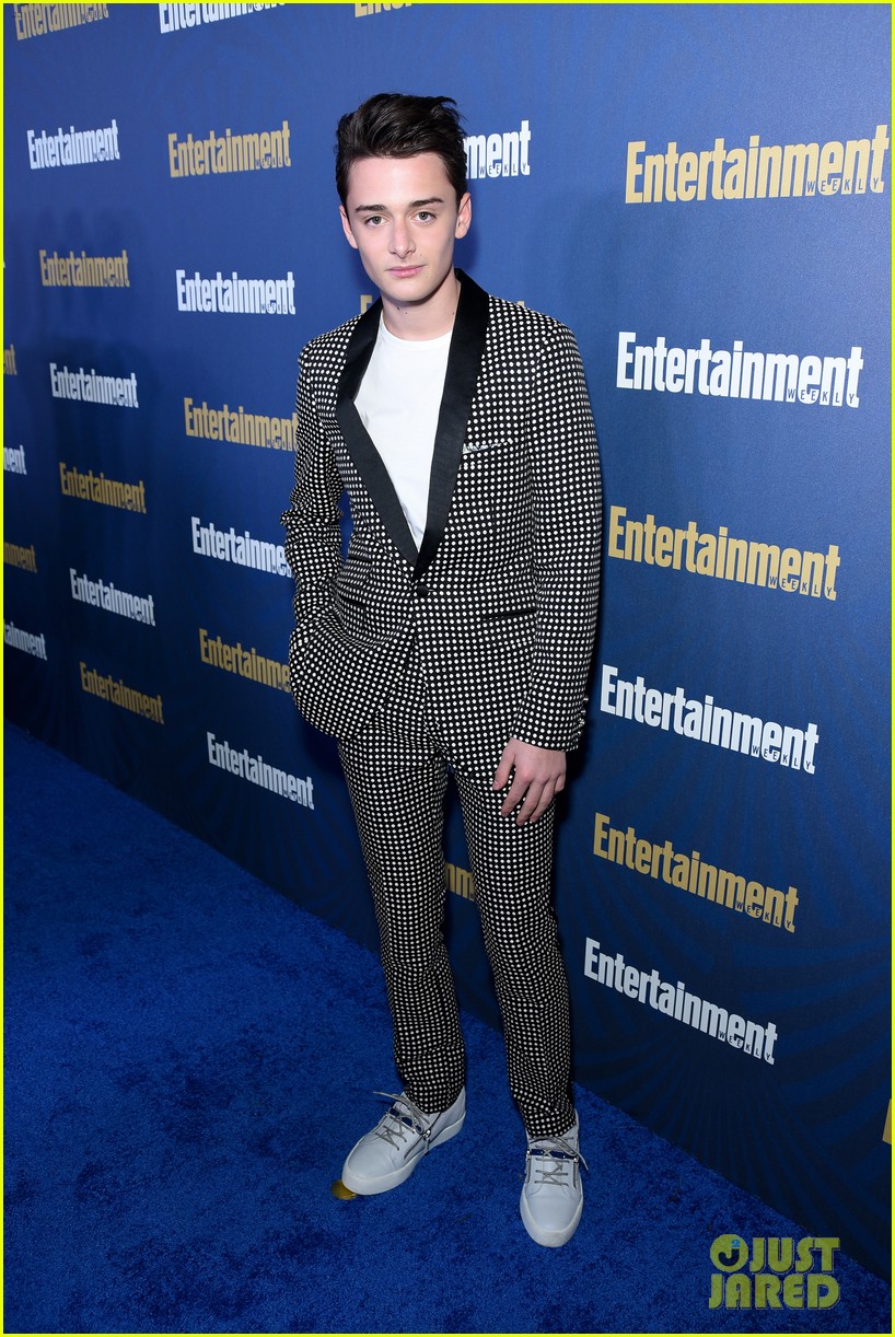 Charlie Heaton, Natalia Dyer & 'Stranger Things' Cast Attend Entertainment Weekly's Pre-SAG Awards Celebration