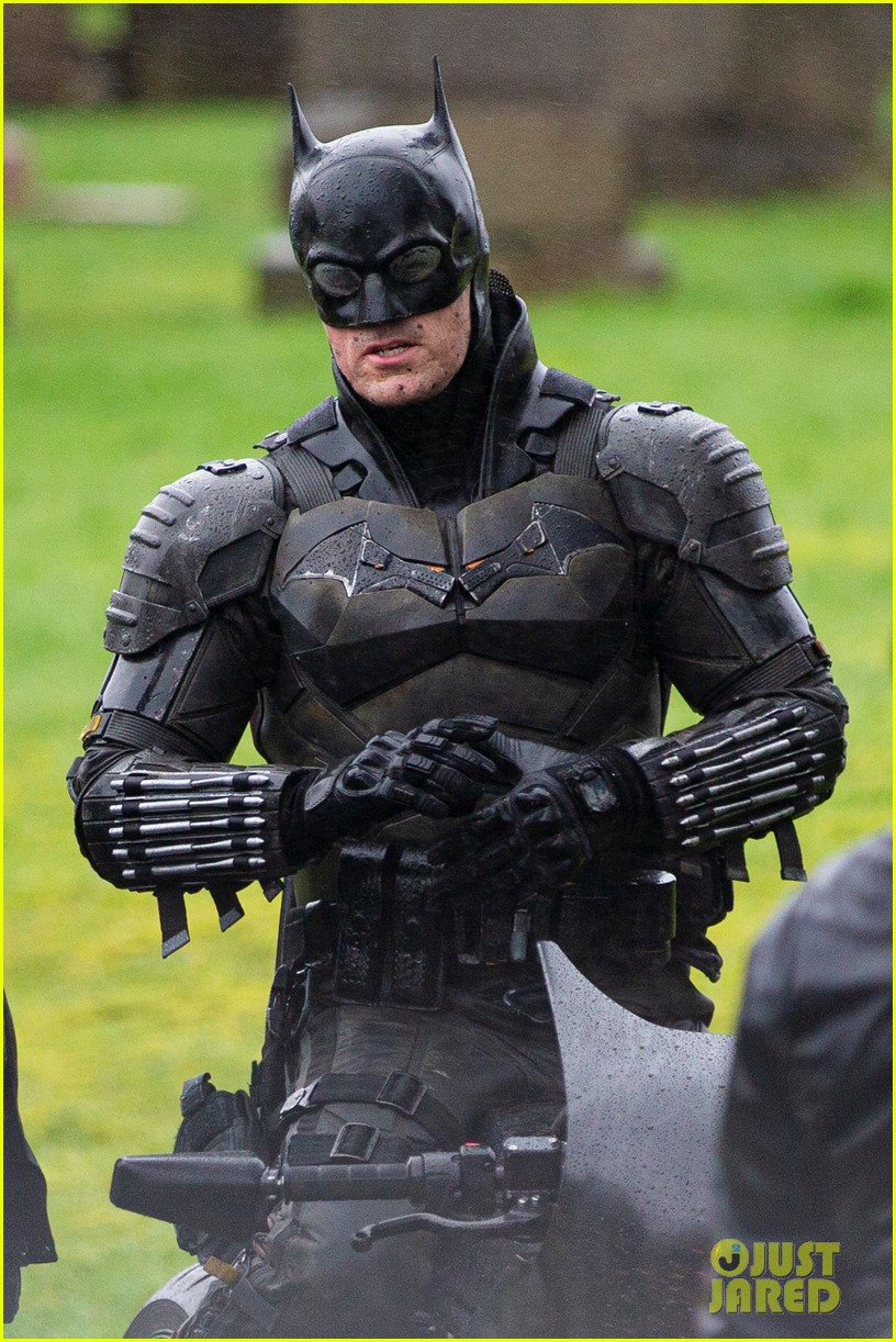 'The Batman' Set Photos Reveal Closer Look at New Batsuit!