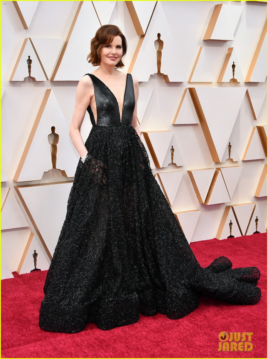 Geena Davis Stuns in Beautiful Black Gown at Oscars 2020
