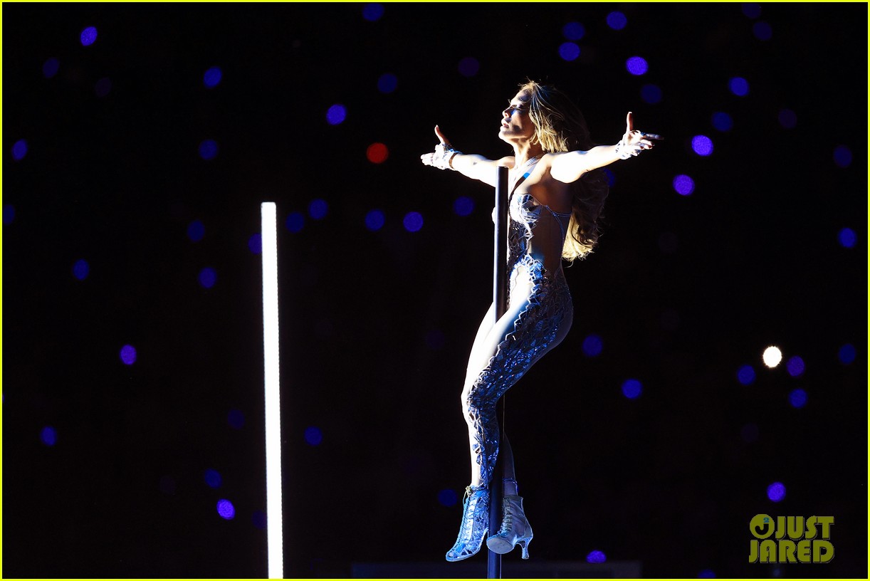 Jennifer Lopez's Pole Dance at Super Bowl 2020 Was the Moment of the Night!