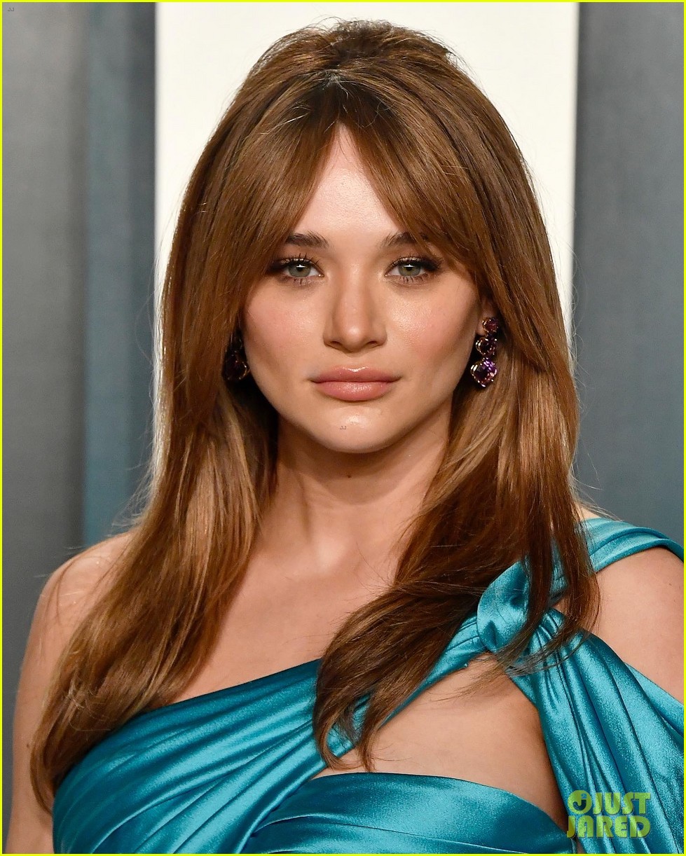 Joey King & Hunter King Are Stunning Sisters at Vanity Fair Oscar Party 2020!