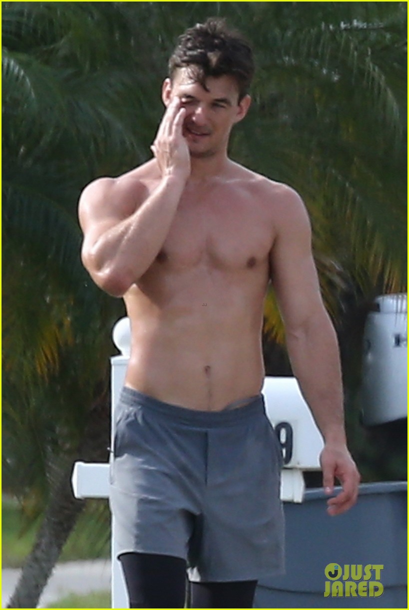 Tyler Cameron Goes for a Shirtless Jog With a Future 'Bachelorette' Contestant - His BFF Matt James!