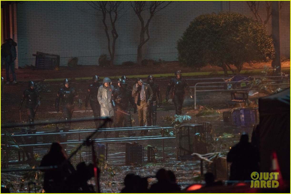 Tom Hiddleston & Owen Wilson Film 'Loki' Scene in First Look Set Photos!