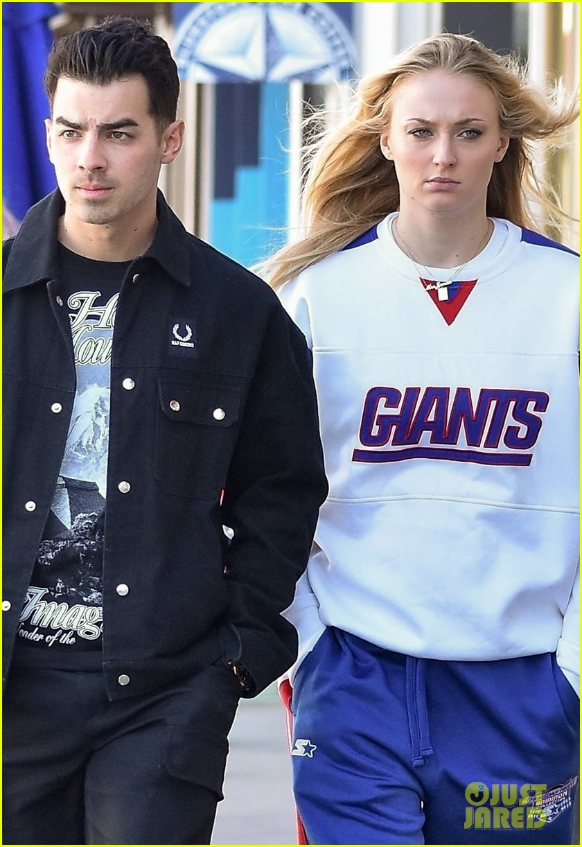Joe Jonas & Sophie Turner Shop for Baby Clothes in Studio City!