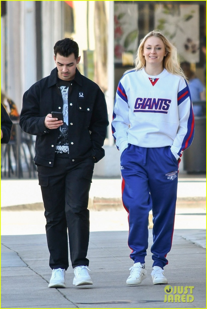 Joe Jonas & Sophie Turner Shop for Baby Clothes in Studio City!