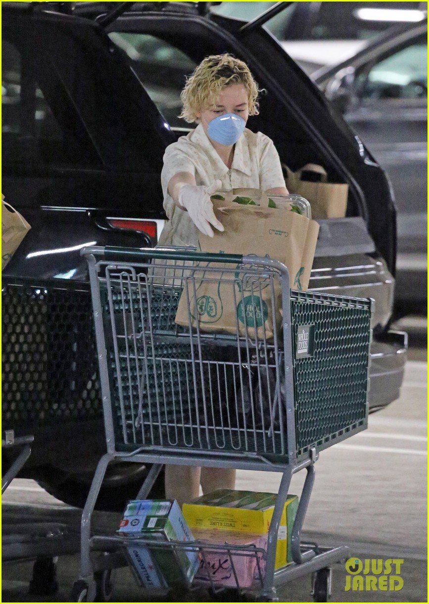 Ozark's Julia Garner Shops for Groceries with Husband Mark Foster