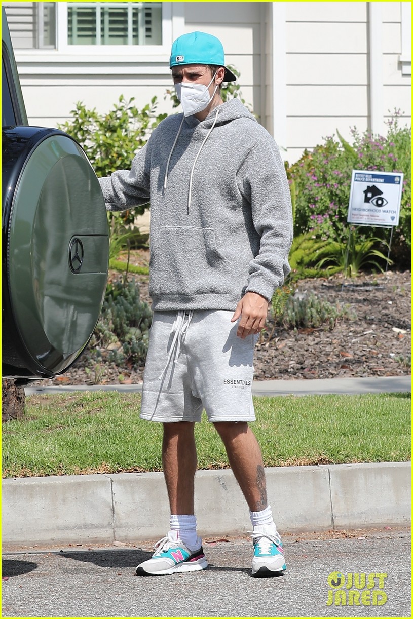 Justin Bieber Continues His Basketball Games in Quarantine While