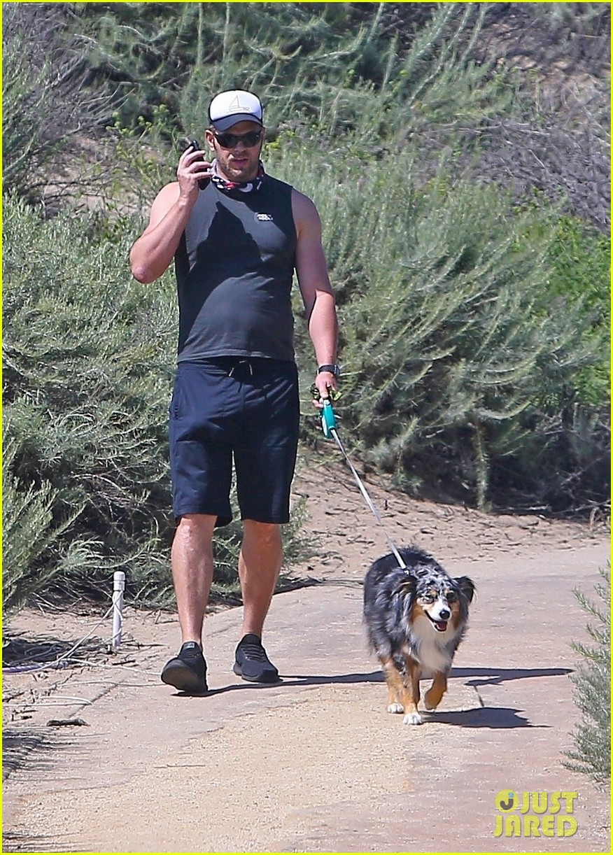 Kellan Lutz Enjoys a Morning Walk With His Dog in LA Amid Pandemic