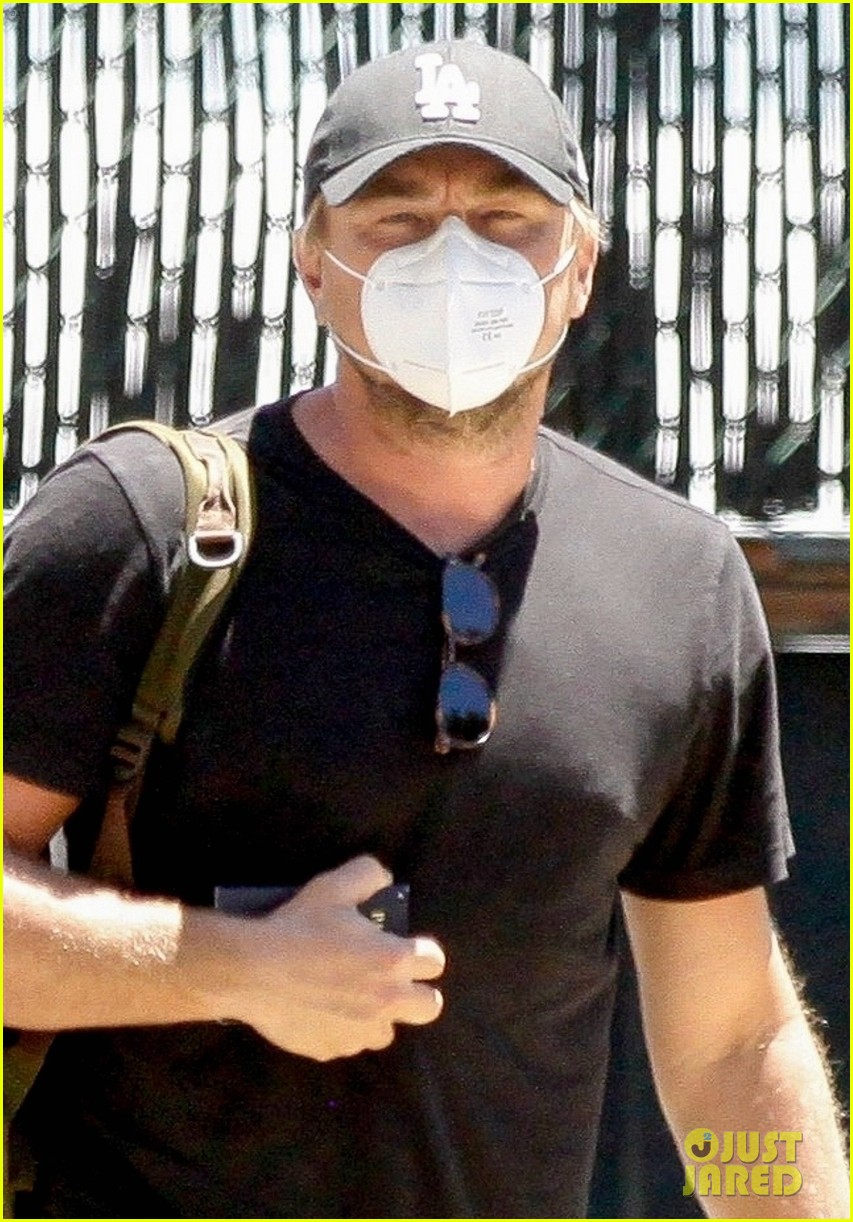Leonardo DiCaprio & Girlfriend Camila Morrone Arrive Home After a Trip