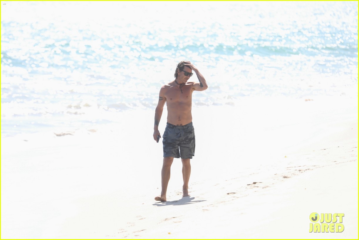 Gavin Rossdale Goes Shirtless During Walk on the Beach