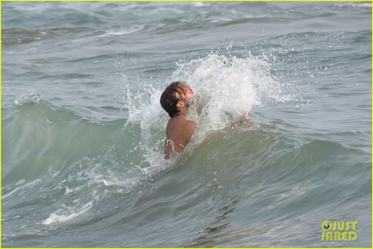 Olivia Wilde & Jason Sudeikis Have a Fun Day at the Beach in Malibu!