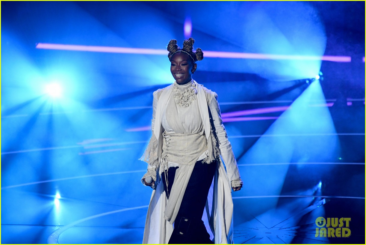 Brandy Performs Medley of New Songs at Billboard Music Awards 2020 - Watch!