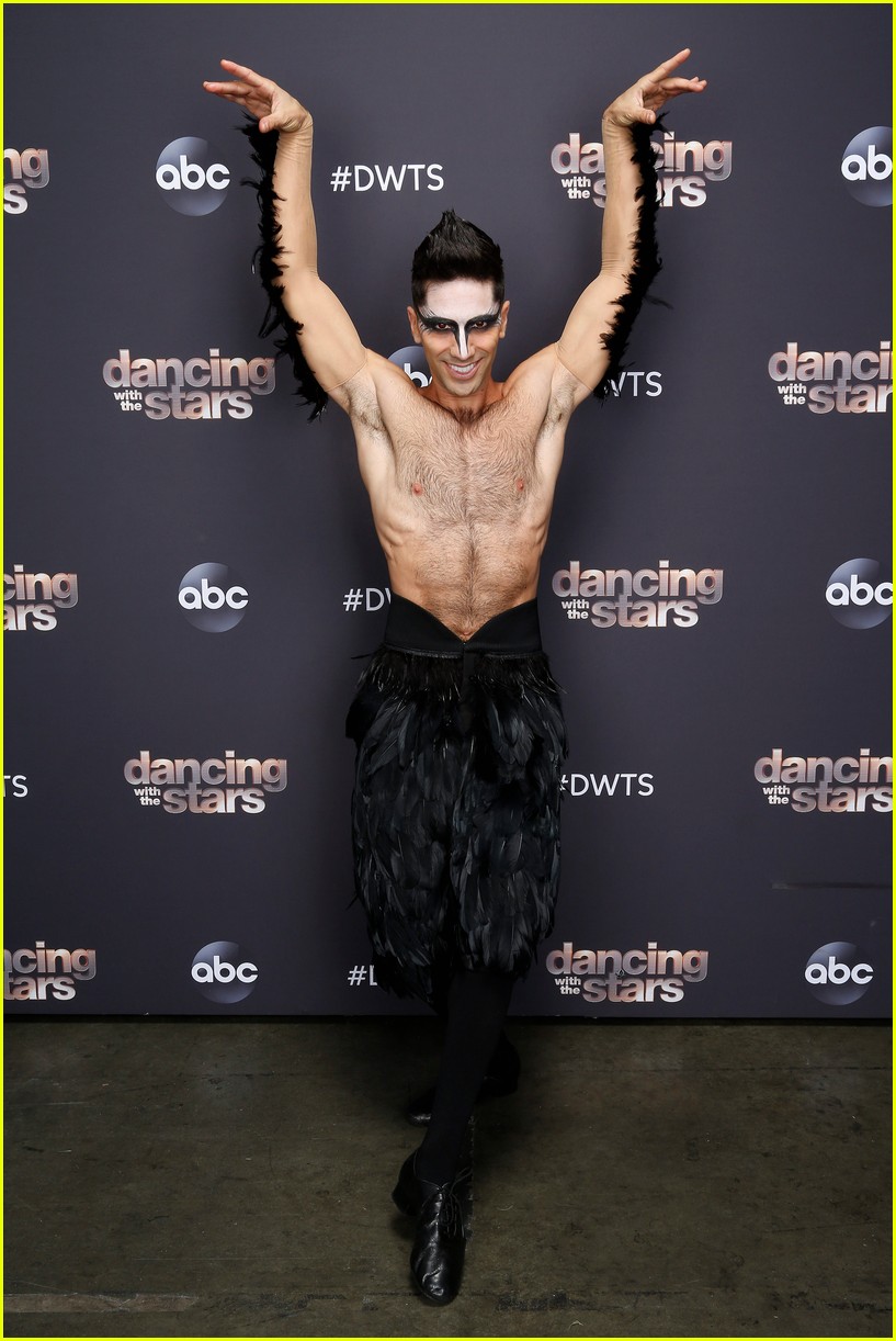 Nev Schulman Earns First Perfect Score on 'DWTS' Season 29 for His Black Swan Dance! (Video)