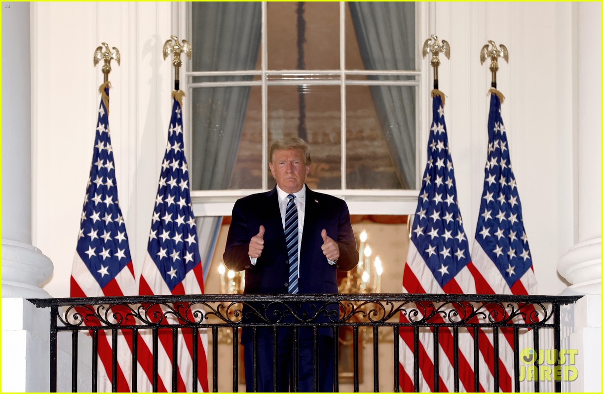 'Gasping' Trends on Twitter After Trump Appears to Struggle Breathing at White House (Video)