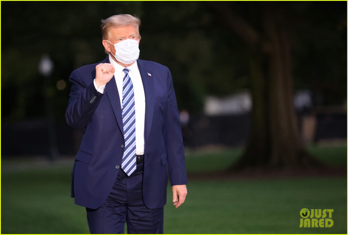 'Gasping' Trends on Twitter After Trump Appears to Struggle Breathing at White House (Video)