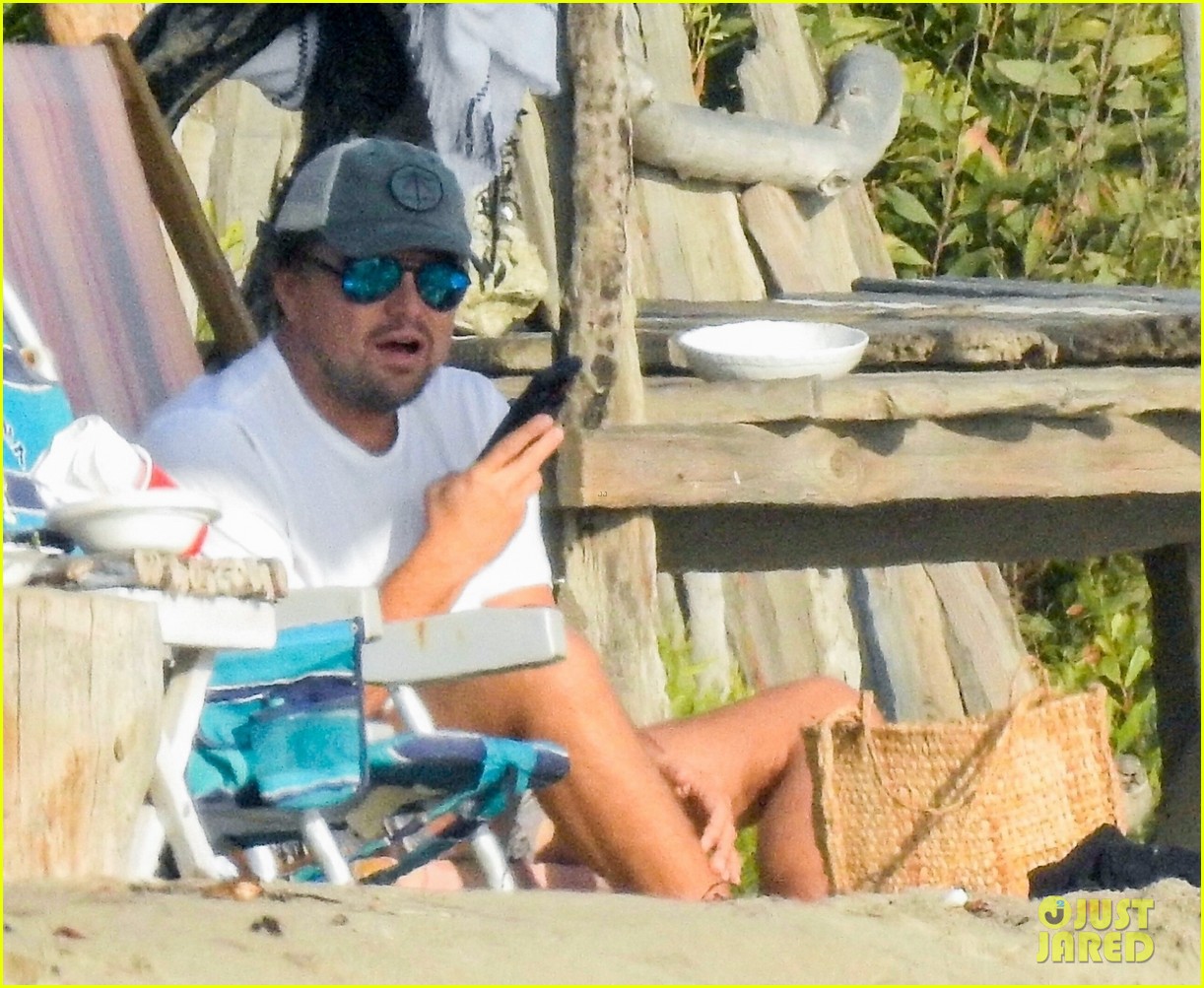 Leonardo DiCaprio Goes Shirtless for Beach Day with BFF Emile Hirsch! (Photos)