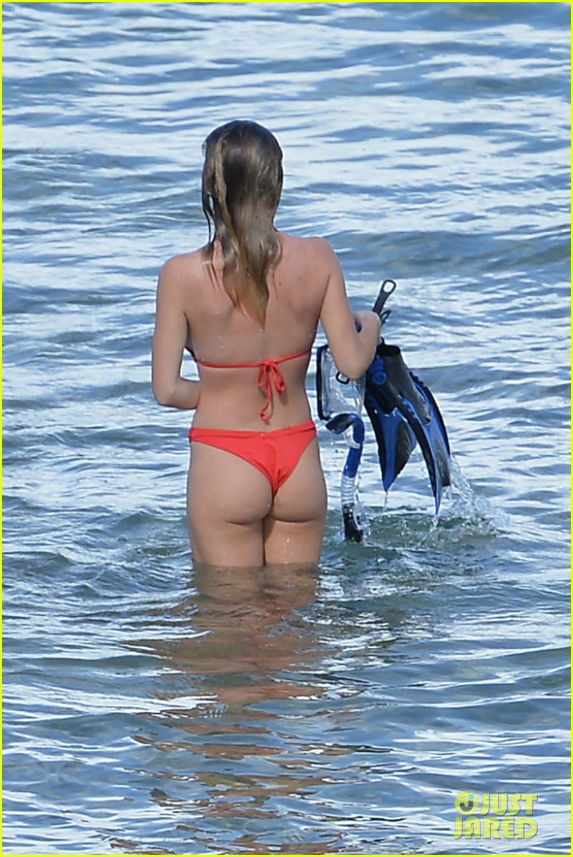 Sydney Sweeney Body Type One Celebrity - On Vacation
