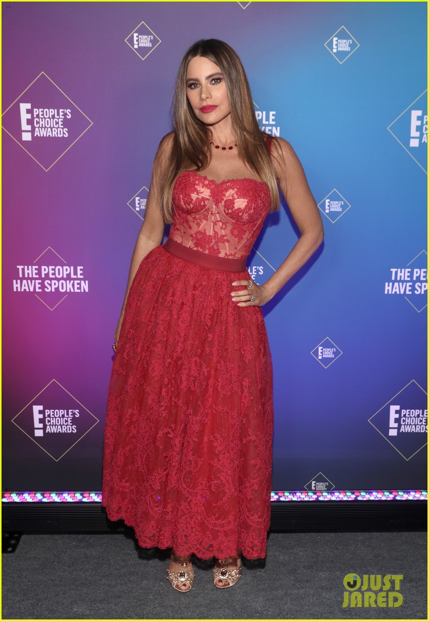 Sofia Vergara Receives Her Final-Ever Award for 'Modern Family' at People's Choice Awards 2020