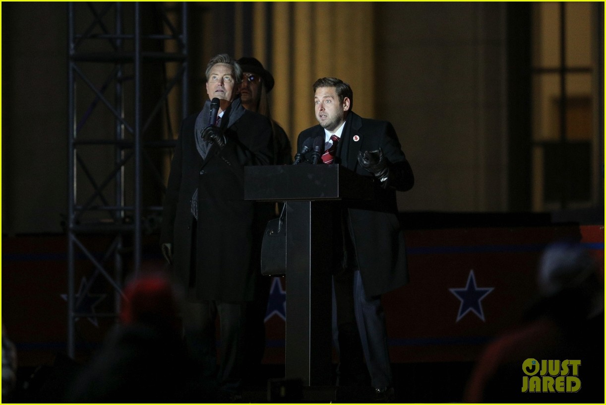 Matthew Perry & Jonah Hill Film Political Rally for 'Don't Look Up' in Boston!