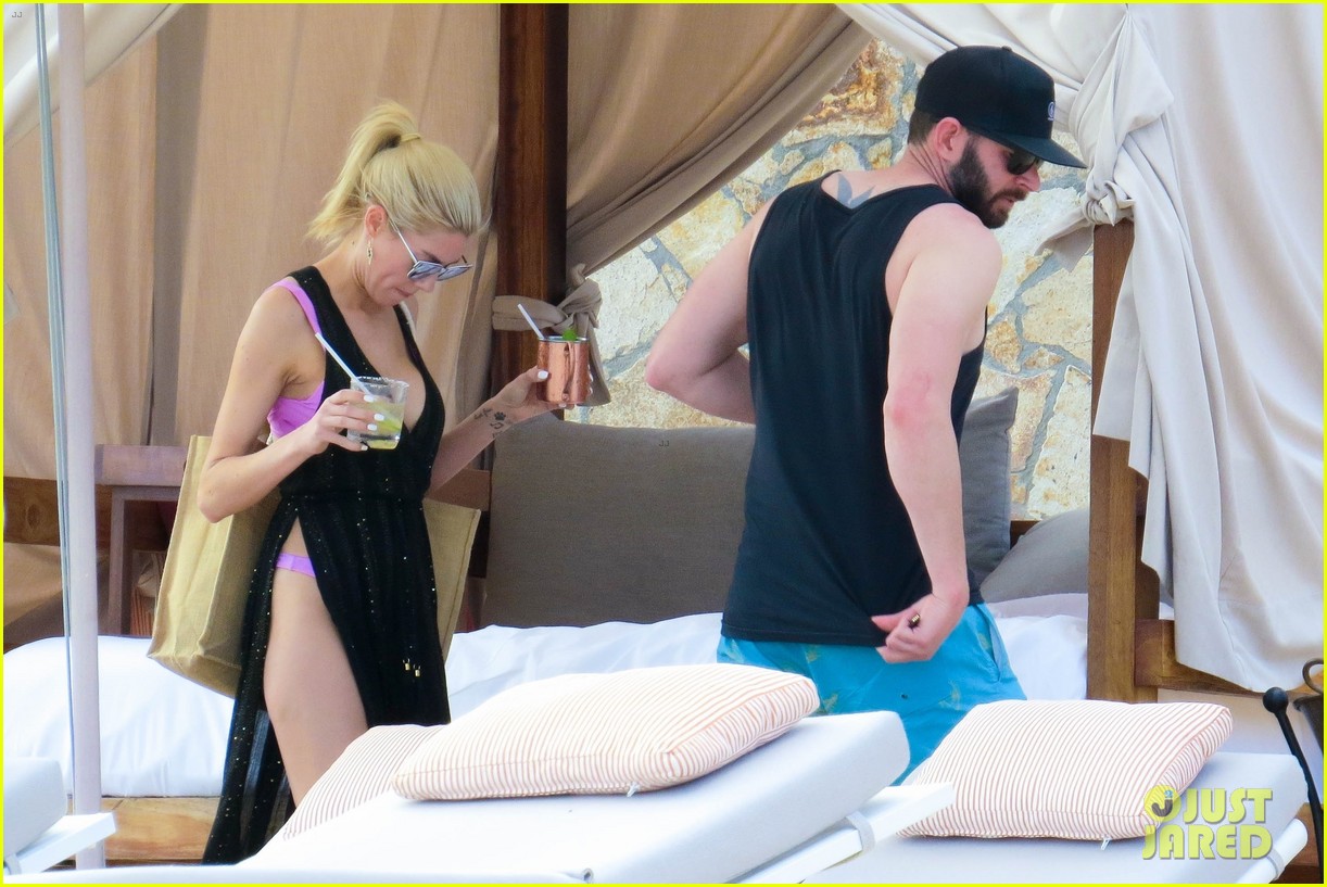 Tarek El Moussa & Fiancee Heather Rae Young Spotted On Vacation in Cabo
