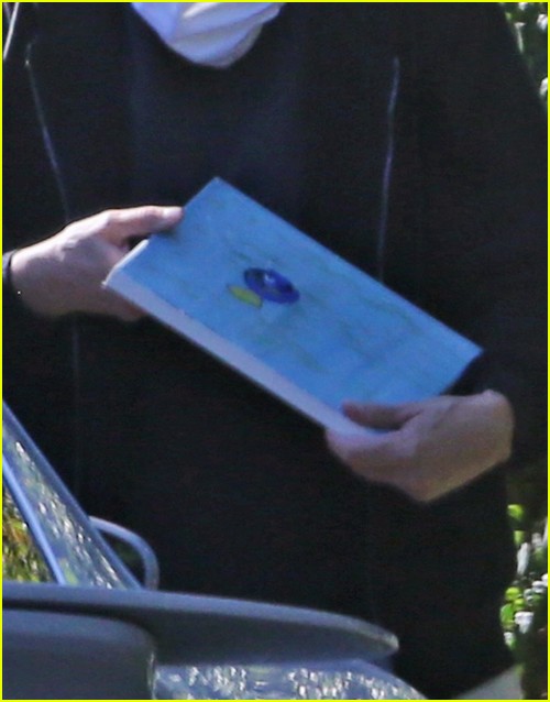 Ellen DeGeneres Purchases Dory Painting While Out Shopping!