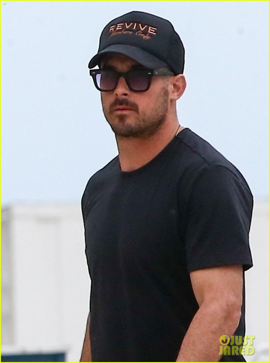 NFL Player Danny Amendola Packs On the PDA with Girlfriend Jean Watts at the Beach
