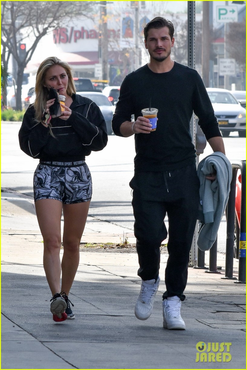 DWTS' Gleb Savchenko & Cassie Scerbo Pack on the PDA Amid Reports They're On a Break