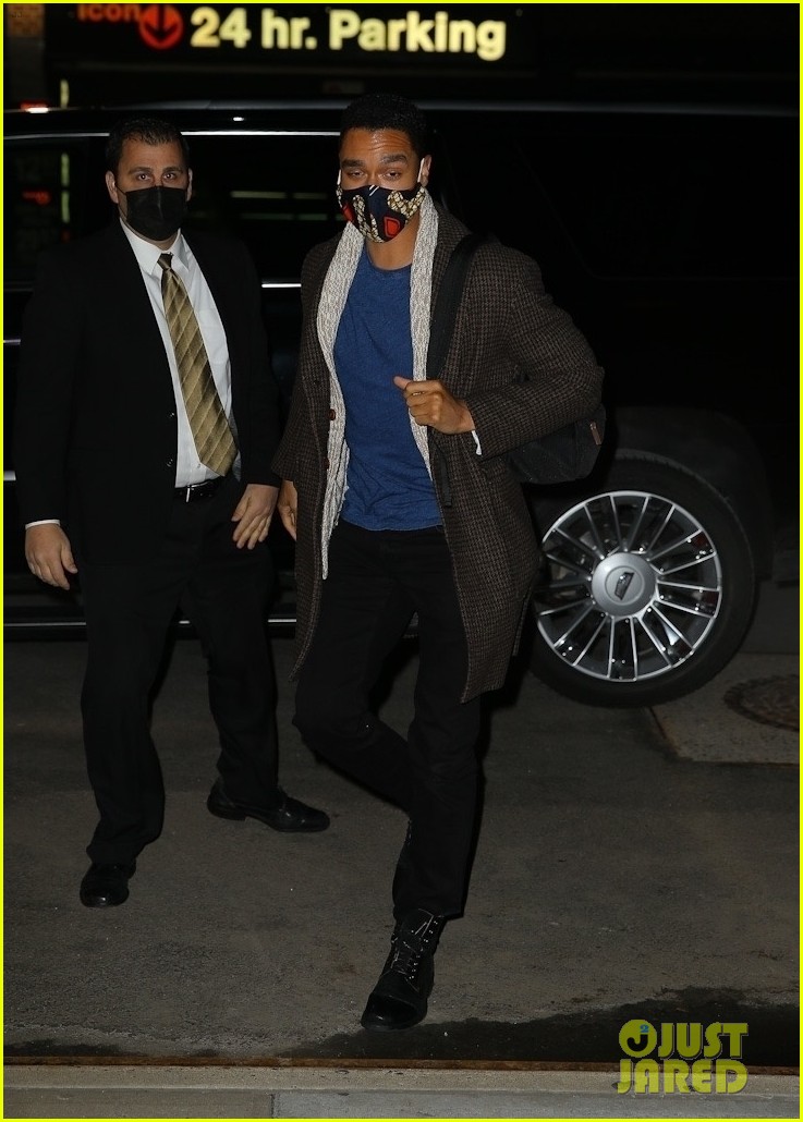 Rege-Jean Page Masks Up While Arriving Back At His Hotel After 'SNL' Rehearsals