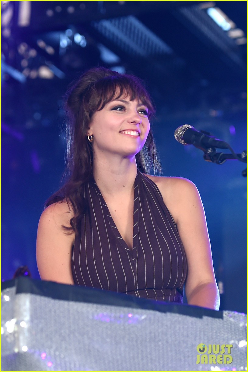 Singer Angel Olsen Comes Out as Gay, Introduces Fans to Her Partner