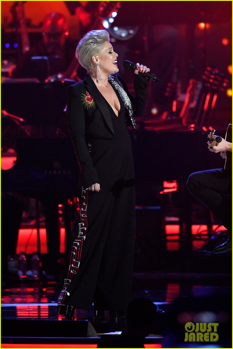 Dolly Parton's MusiCares Concert on Netflix - Full Performers Lineup & Song List!