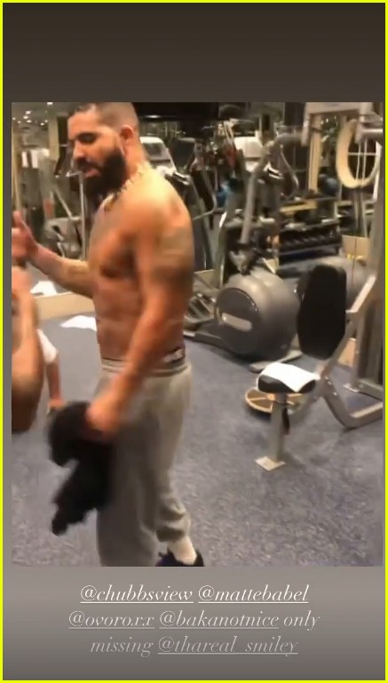 Drake Shows Off His Fit Physique Shirtless During a Workout at the Gym